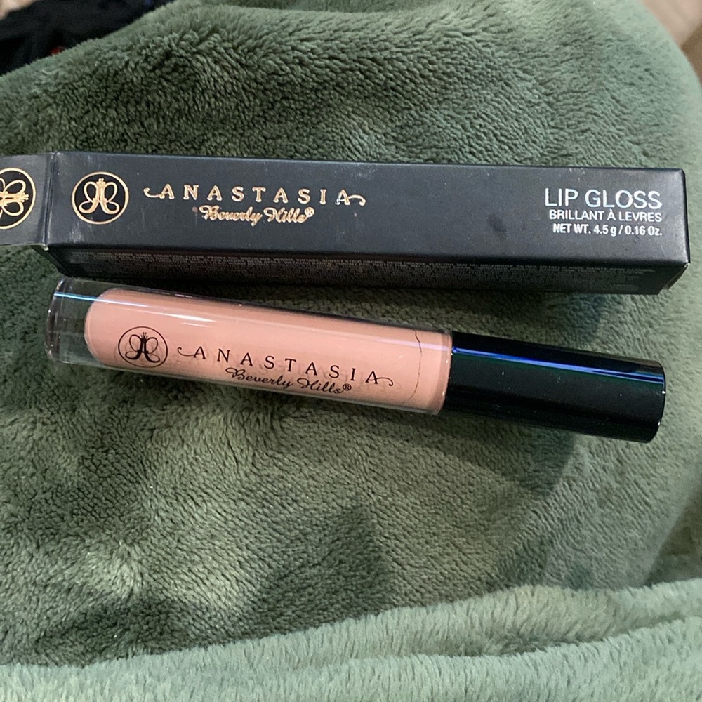 Anastasia Beverly Hills Lipgloss in shade: Butter Scotch. Brand New.